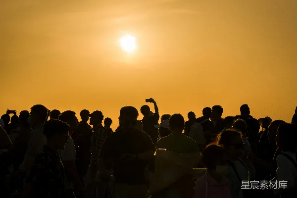 高清摄影 夕阳下的剪影人群