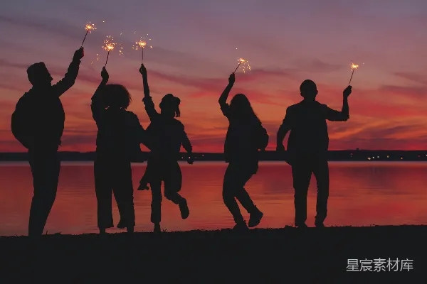 高清摄影 夕阳下的欢庆时刻