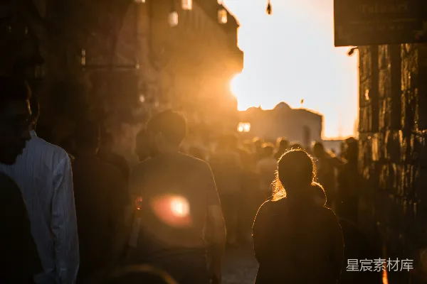 高清摄影 夕阳下的街头漫步