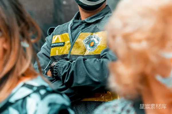 高清摄影 警察与社区互动
