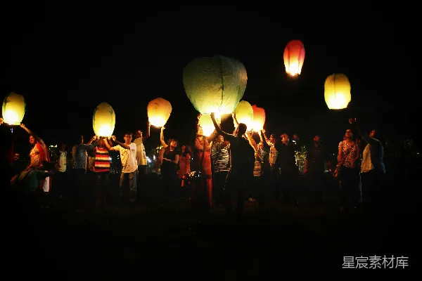 高清摄影 夜空下的放灯仪式