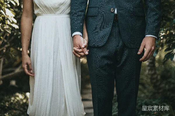 高清摄影 手牵手的新婚夫妇