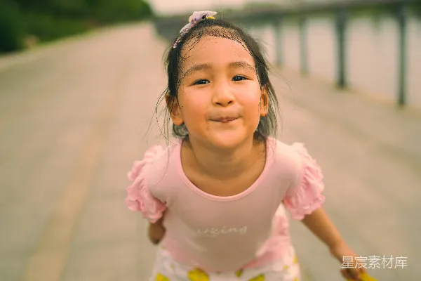 高清摄影 微笑的女孩