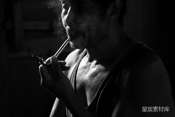 高清摄影 烟雾缭绕的男子肖像