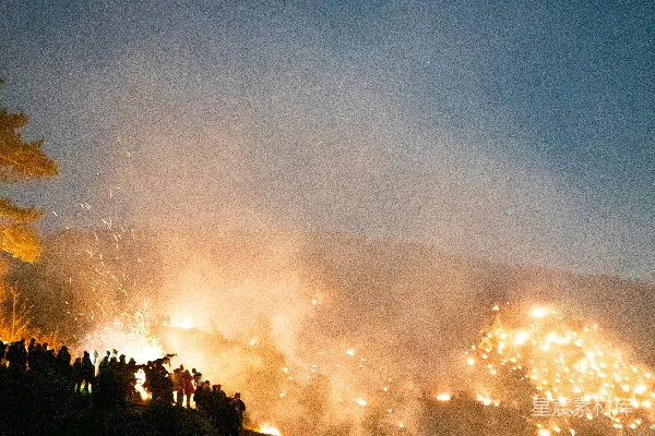高清摄影 夜晚的篝火晚会