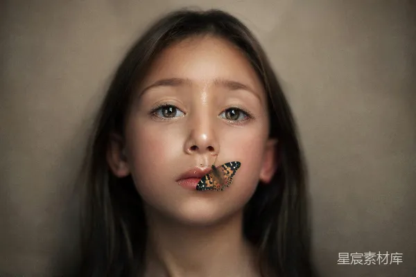 高清摄影 蝴蝶与女孩的宁静时刻