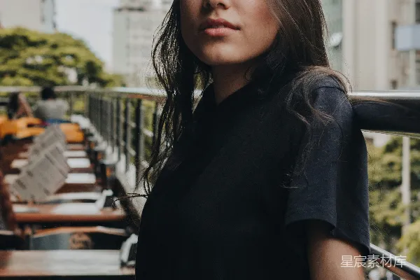 高清摄影 都市中的年轻女性肖像