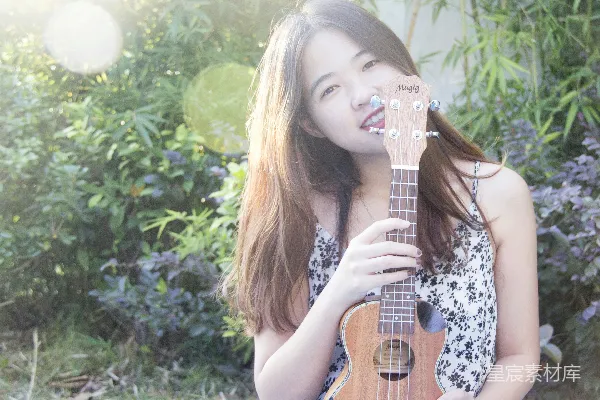 高清摄影 阳光下的吉他少女