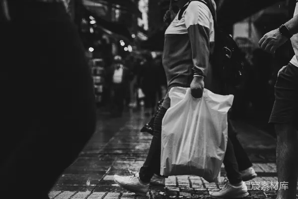 高清摄影 雨中行人