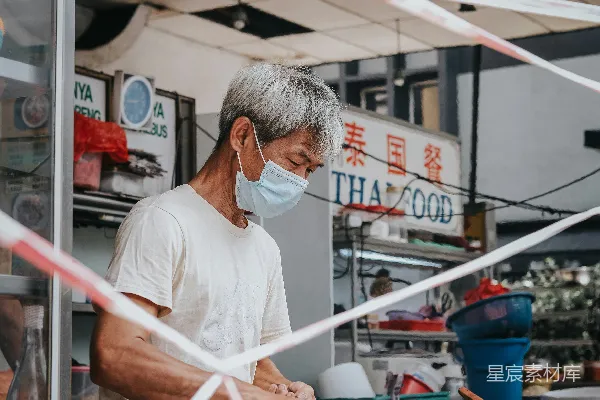 高清摄影 街头小贩忙碌的身影
