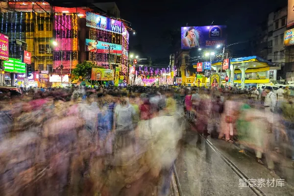 高清摄影 夜晚灯火辉煌的繁忙街道