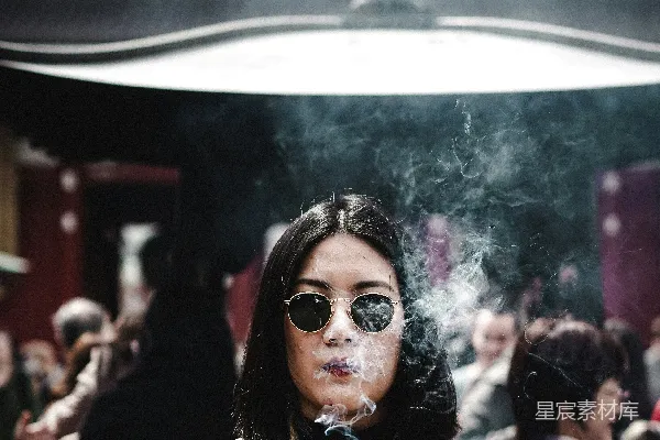高清摄影 寺庙前的祈福仪式
