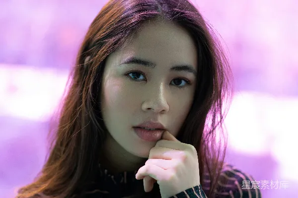 高清摄影 紫色光影下的思考