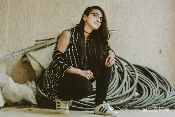 高清摄影 静谧角落的都市女孩