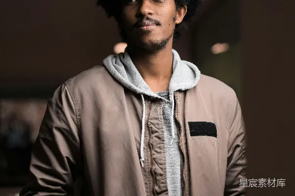 高清摄影 自信的年轻黑人男子肖像