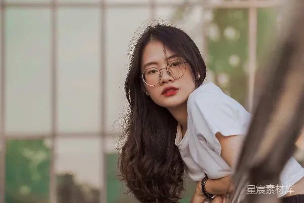 高清摄影 窗边的青春时光