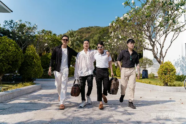 高清摄影 阳光下的友谊之旅