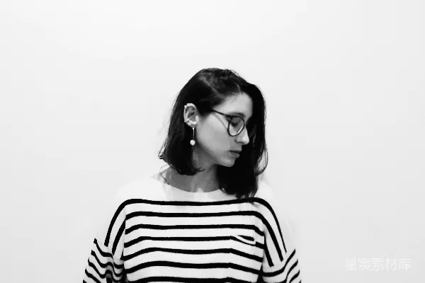 高清摄影 黑白条纹女孩
