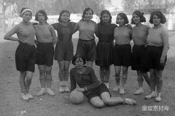 高清摄影 1920年代女子足球队合影