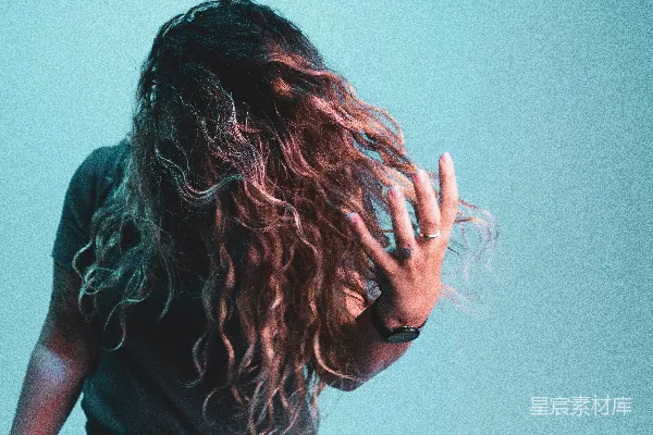 高清摄影 手掩面的神秘女性