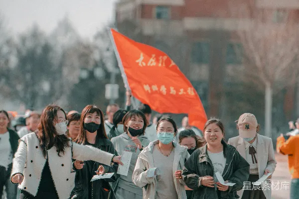 高清摄影 青春步履，红旗飘扬