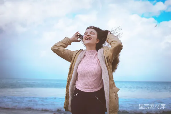 高清摄影 海边快乐的少女