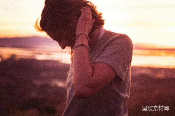 高清摄影 夕阳下的沉思