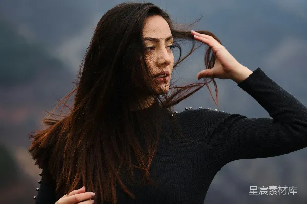 高清摄影 风中长发的女性