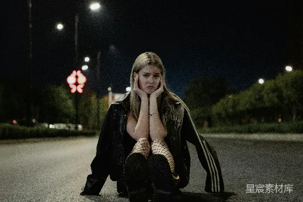 高清摄影 夜空下的孤独少女