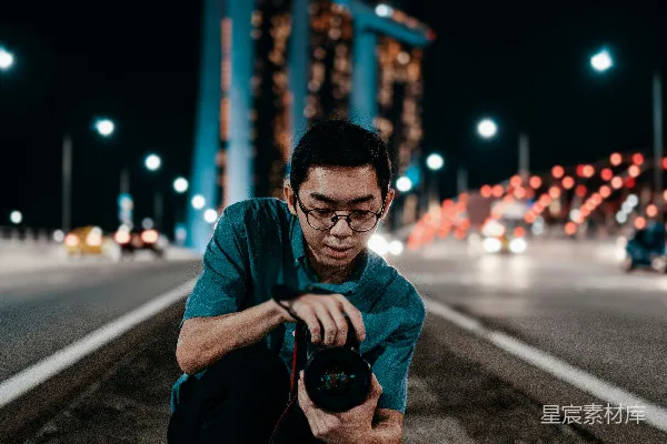 高清摄影 夜色下的摄影师