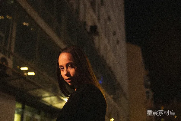 高清摄影 夜色中的都市女孩