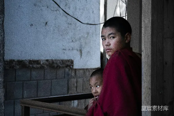 高清摄影 窗边的少年
