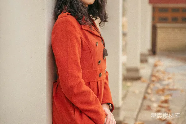 高清摄影 秋日红衣女子