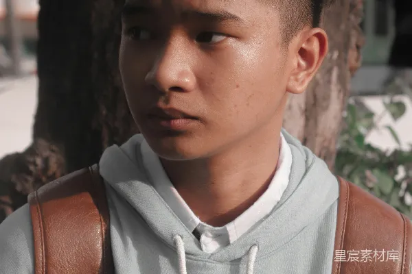 高清摄影 阳光下的青春男孩