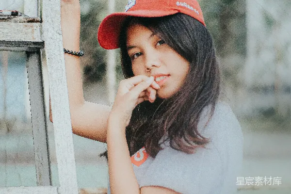 高清摄影 红帽女孩的街拍