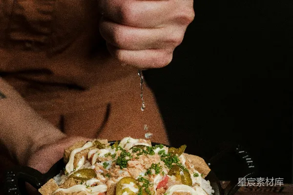 高清摄影 拳头敲打美食