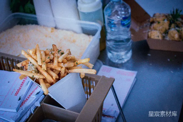 高清摄影 餐桌上的美味薯条