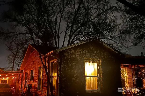 高清摄影 冬夜里的温暖小屋