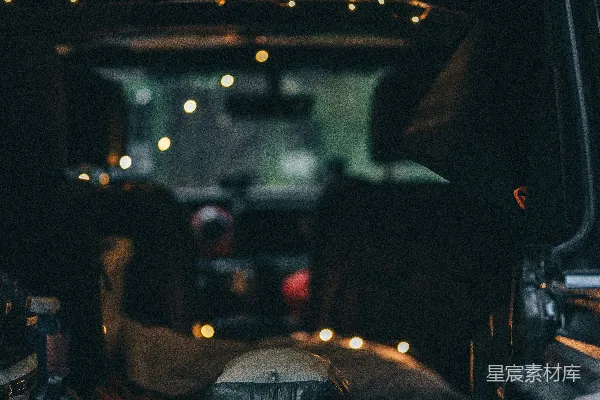 高清摄影 车后备箱露营