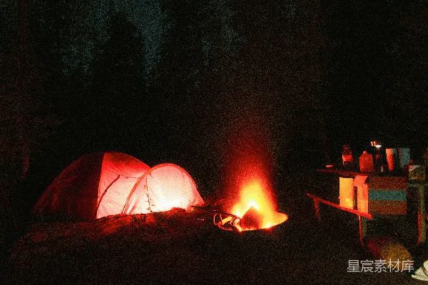 高清摄影 夜晚的露营火堆