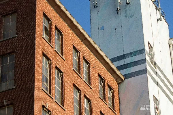 高清摄影 工业区的建筑与通信塔