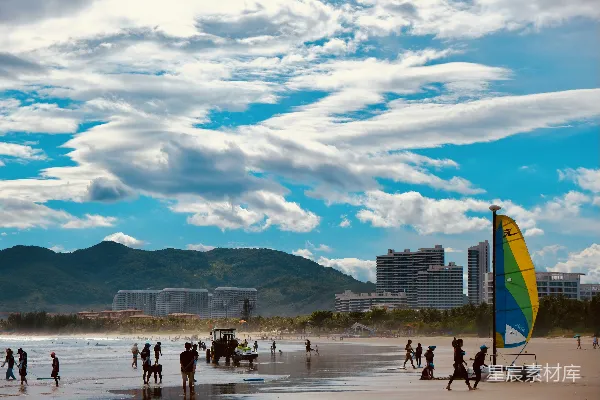 高清摄影 海滩上的蓝天白云