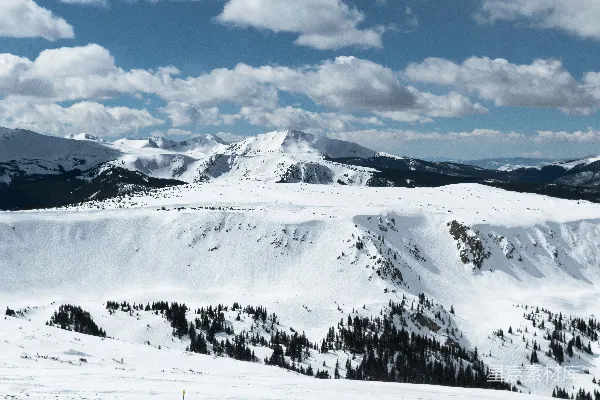 高清摄影 雪山之巅的壮丽景色