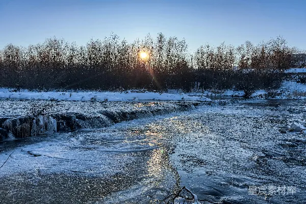 高清摄影 冬日暖阳照雪山