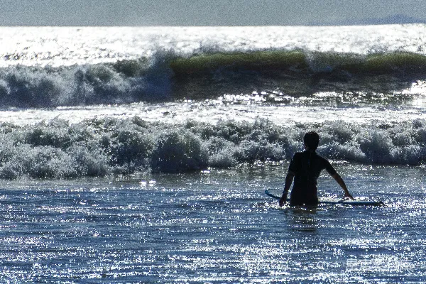 高清摄影 冲浪者的剪影
