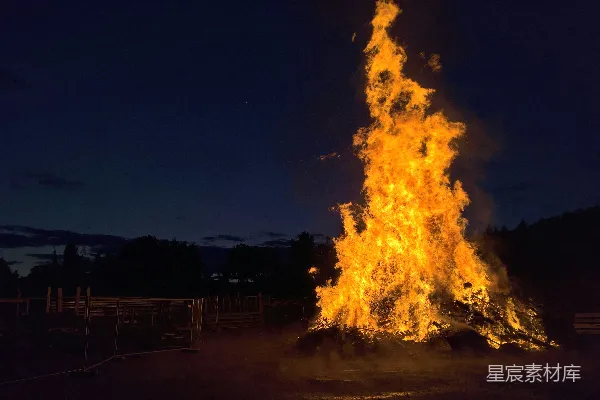 高清摄影 夜幕下的篝火