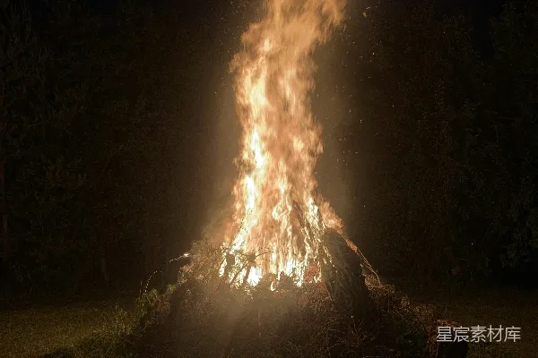 高清摄影 篝火晚会