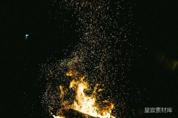 高清摄影 夜晚篝火的火花