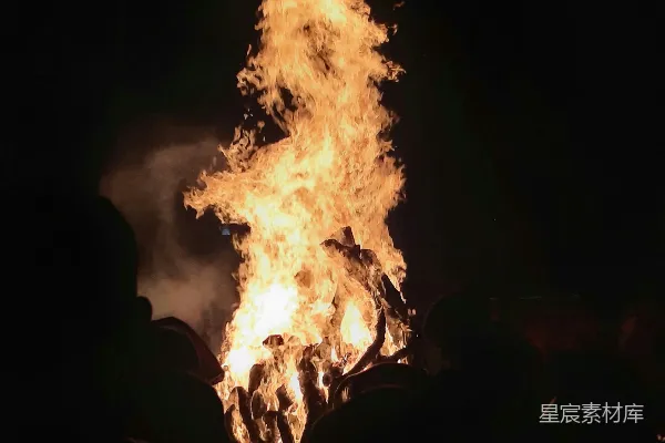 高清摄影 夜幕下的篝火