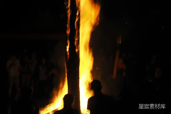 高清摄影 夜幕下的篝火晚会